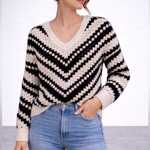 MEXX Black & Cream Open Knit V-Neck Sweater Size L